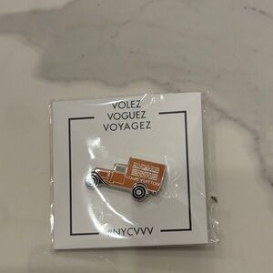 Louis Vuitton  Volez Voguez Voyagez pin - Exclusive